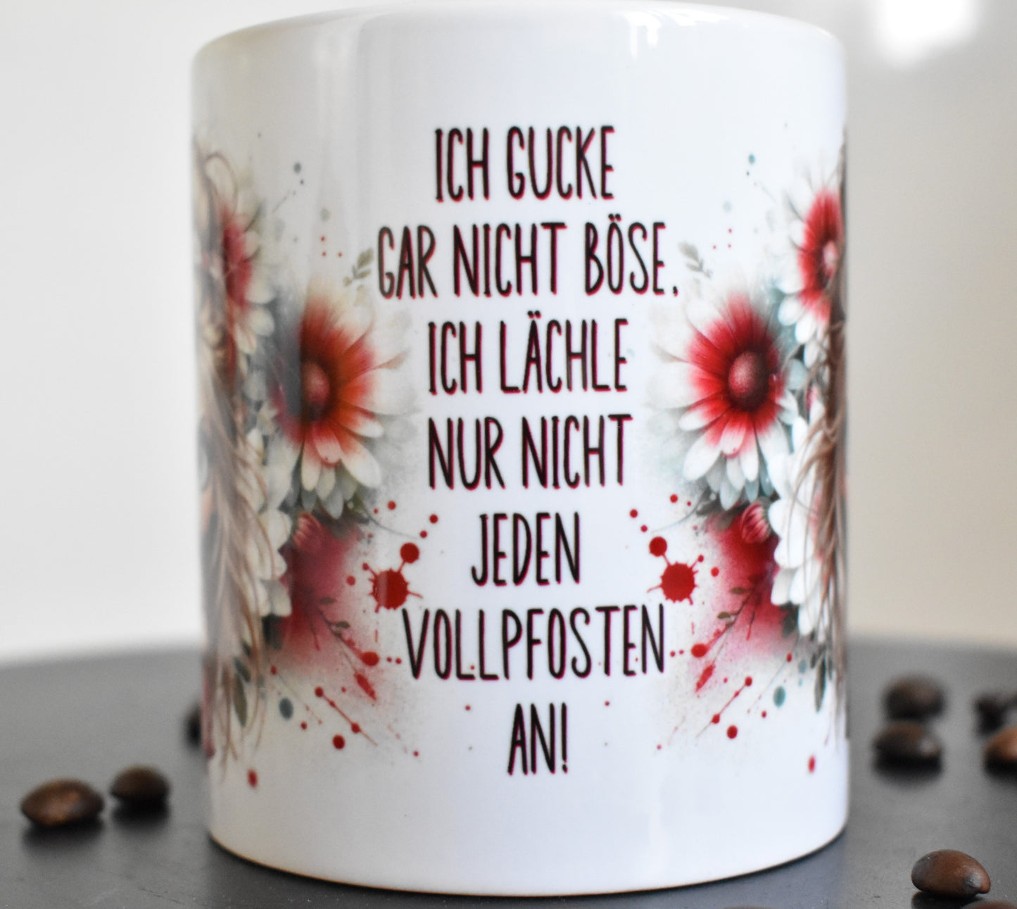 Tasse mit frechem Spruch – Ich guck nicht böse . Ich lächle nur nicht jeden Vollpfosten an!