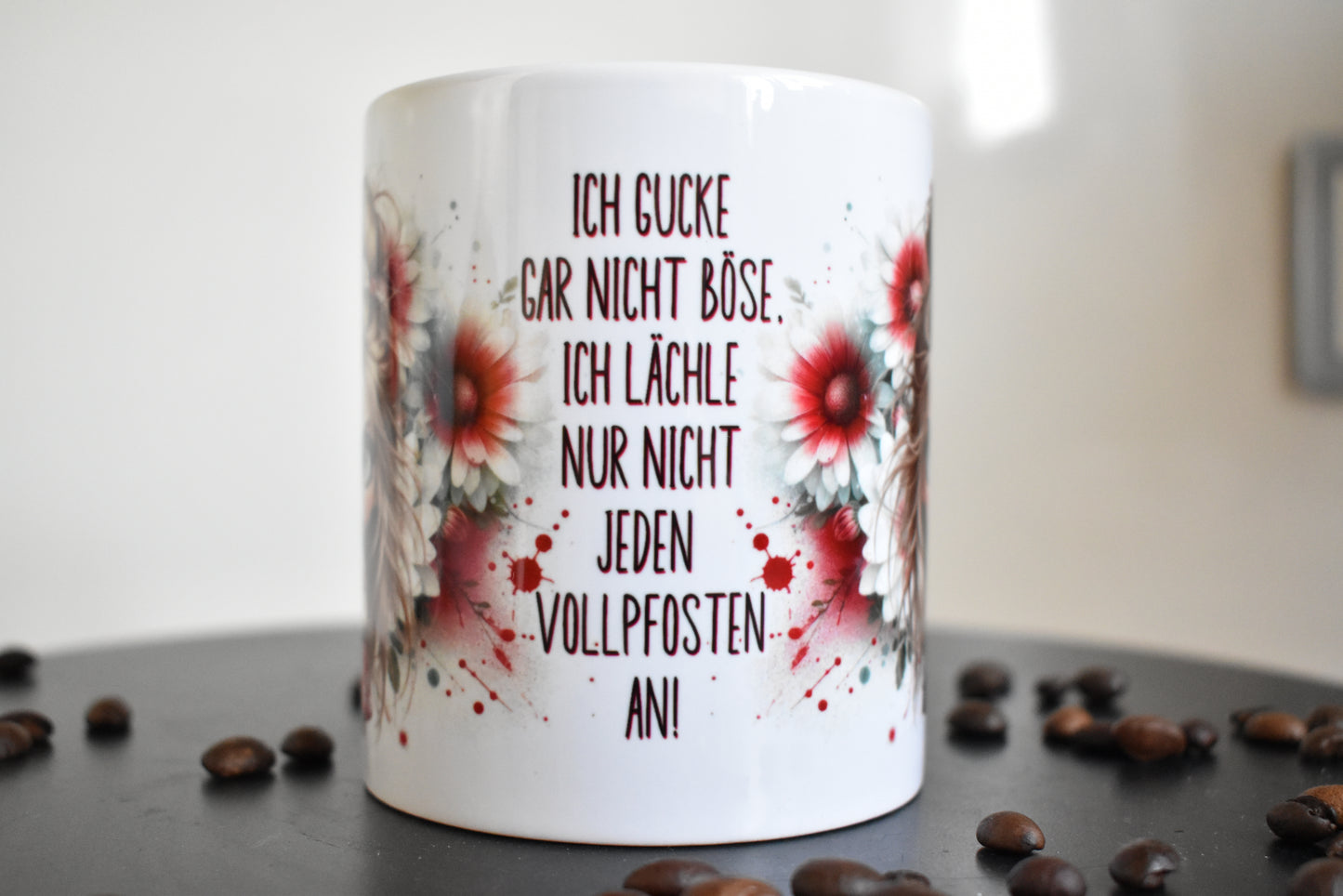 Tasse mit frechem Spruch – Ich guck nicht böse . Ich lächle nur nicht jeden Vollpfosten an!