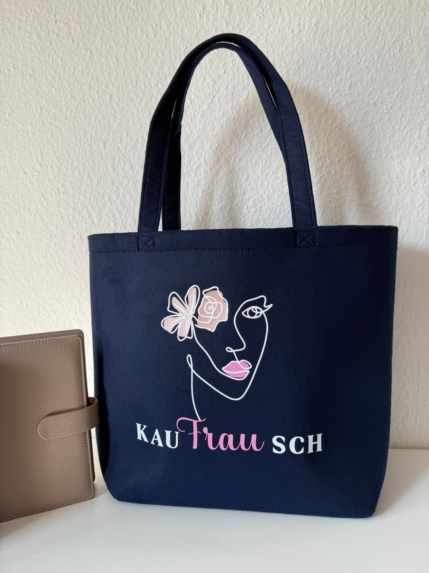 Große Tragetasche „Kaufrausch“ – Dunkelblau aus robustem Polyester-Filz