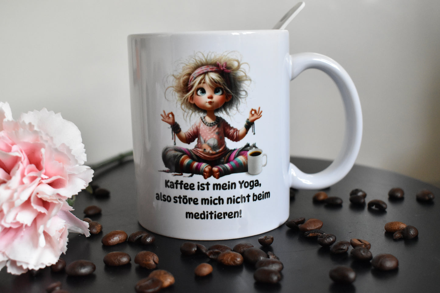 Lustige Tasse mit Spruch – „Kaffee ist mein Yoga“ – Geschenk für Kaffeeliebhaberinnen