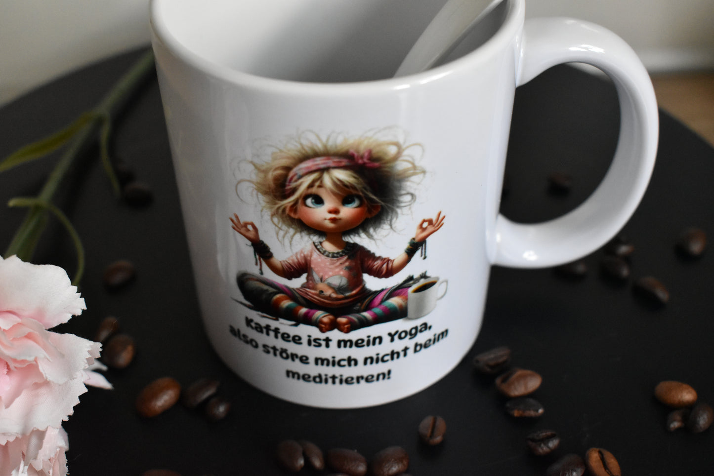 Lustige Tasse mit Spruch – „Kaffee ist mein Yoga“ – Geschenk für Kaffeeliebhaberinnen