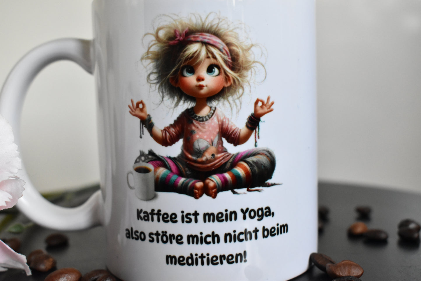 Lustige Tasse mit Spruch – „Kaffee ist mein Yoga“ – Geschenk für Kaffeeliebhaberinnen