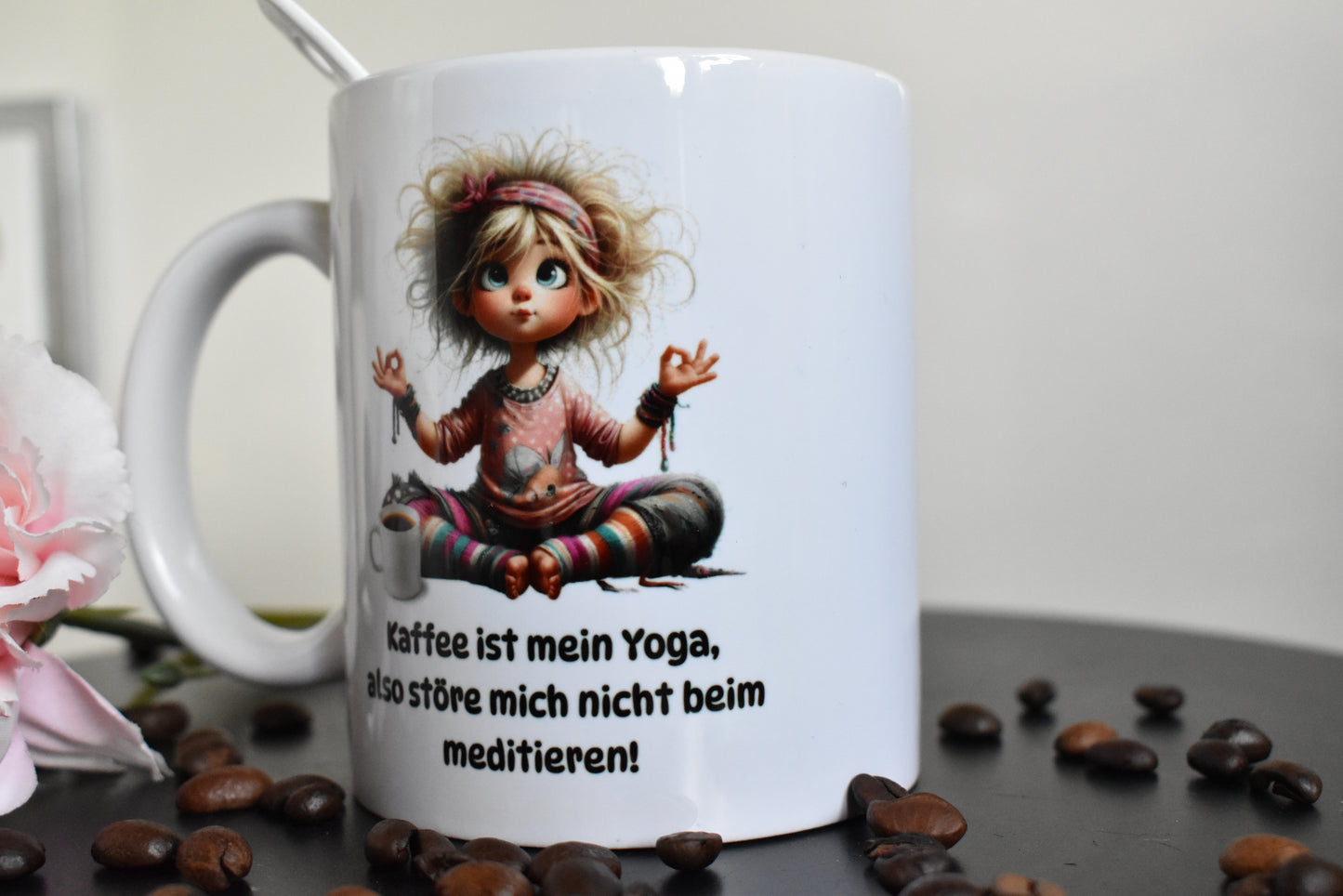 Lustige Tasse mit Spruch – „Kaffee ist mein Yoga“ – Geschenk für Kaffeeliebhaberinnen