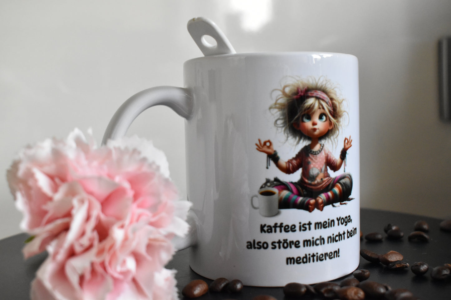 Lustige Tasse mit Spruch – „Kaffee ist mein Yoga“ – Geschenk für Kaffeeliebhaberinnen