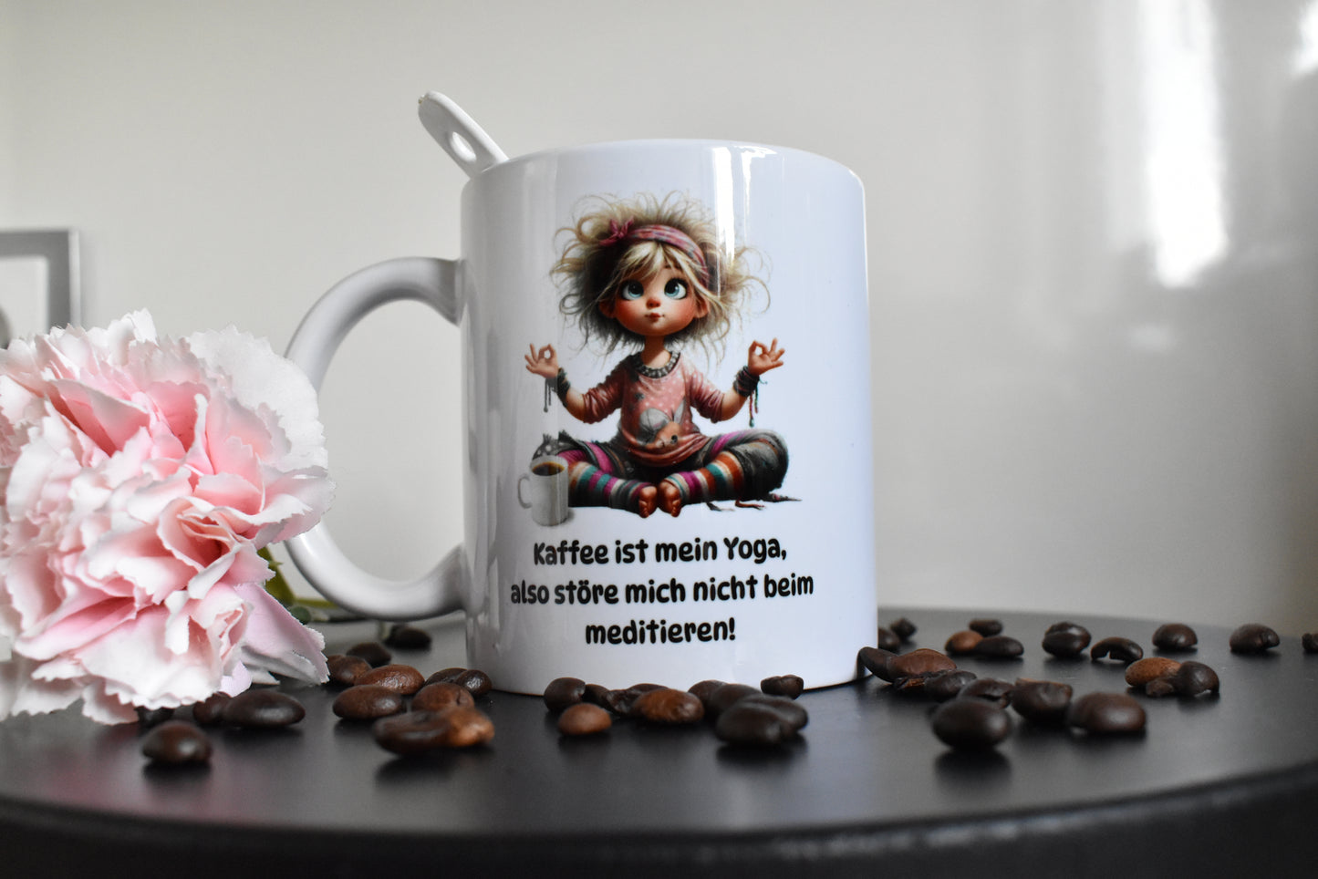 Lustige Tasse mit Spruch – „Kaffee ist mein Yoga“ – Geschenk für Kaffeeliebhaberinnen