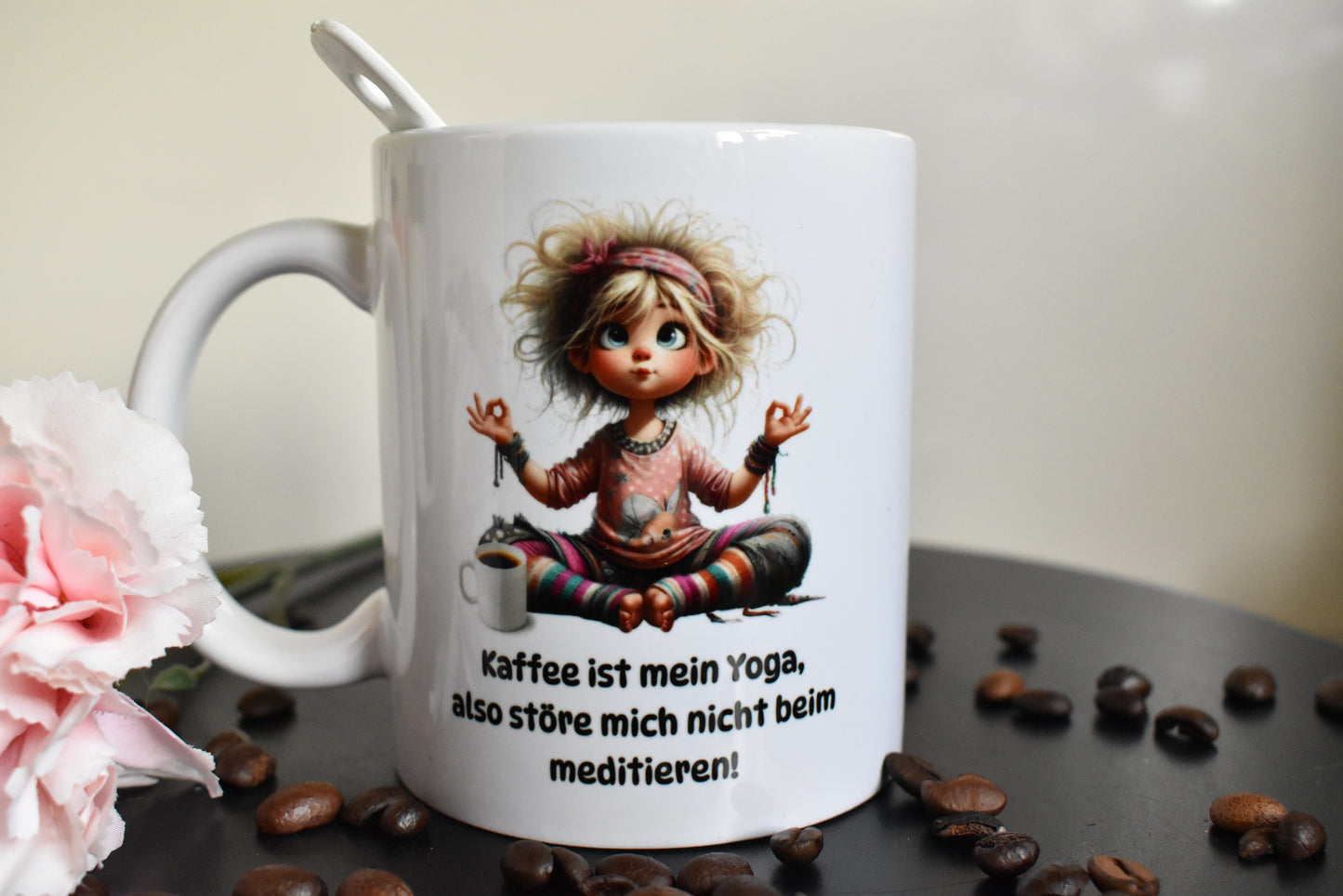 Lustige Tasse mit Spruch – „Kaffee ist mein Yoga“ – Geschenk für Kaffeeliebhaberinnen