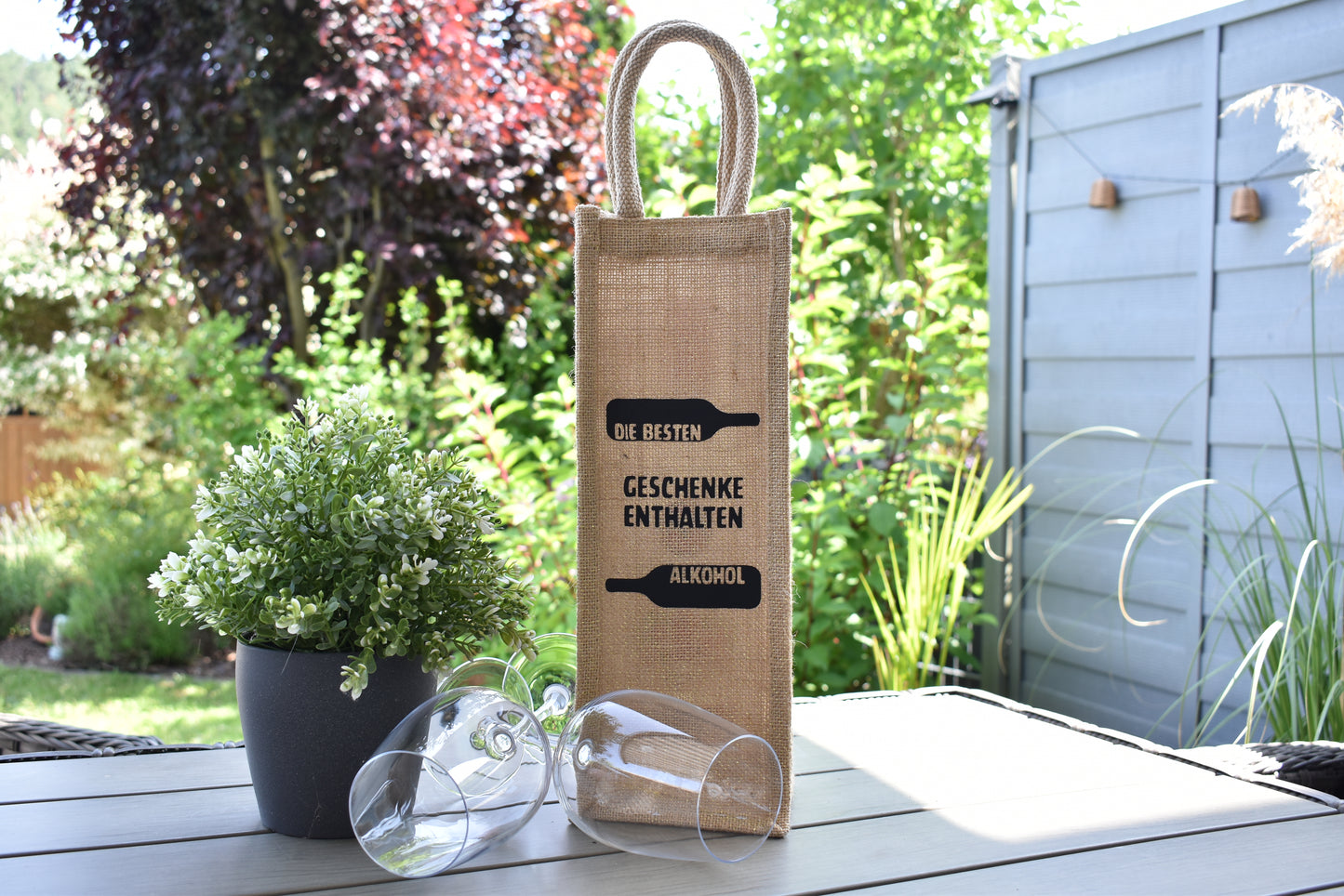 Flaschentasche zum Verschenken mit dem Spruch " Die besten Geschenke enthalten Alkohol", Tasche mit Goldschimmer