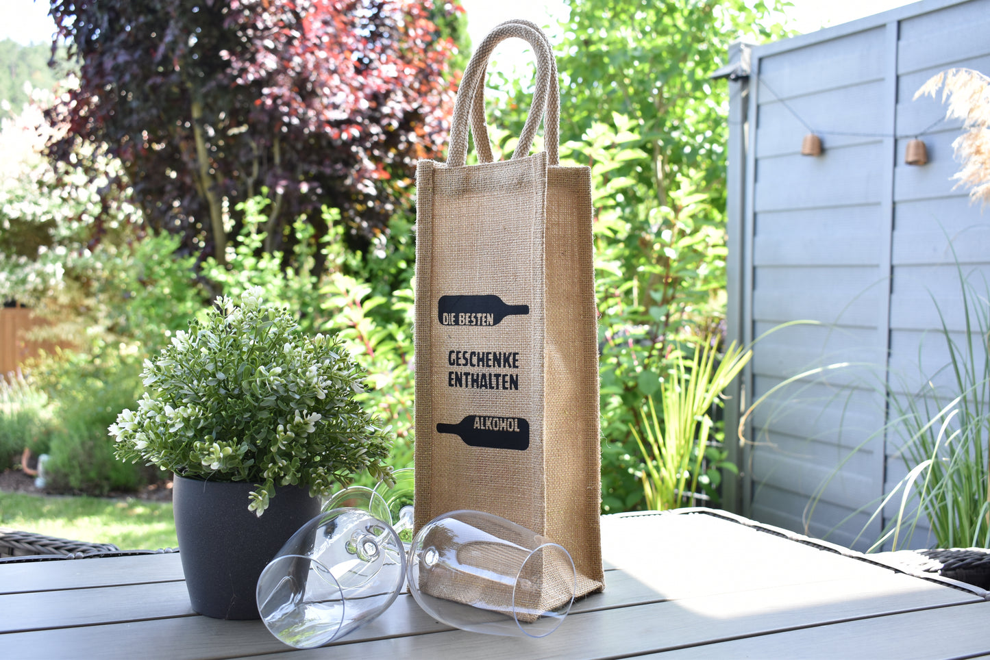 Flaschentasche zum Verschenken mit dem Spruch " Die besten Geschenke enthalten Alkohol", Tasche mit Goldschimmer