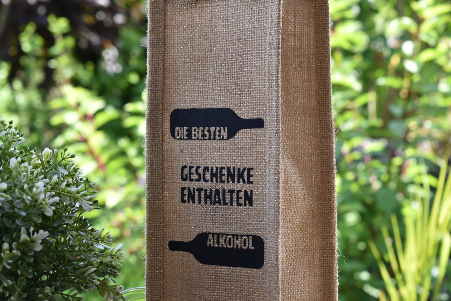 Flaschentasche zum Verschenken mit dem Spruch " Die besten Geschenke enthalten Alkohol", Tasche mit Goldschimmer