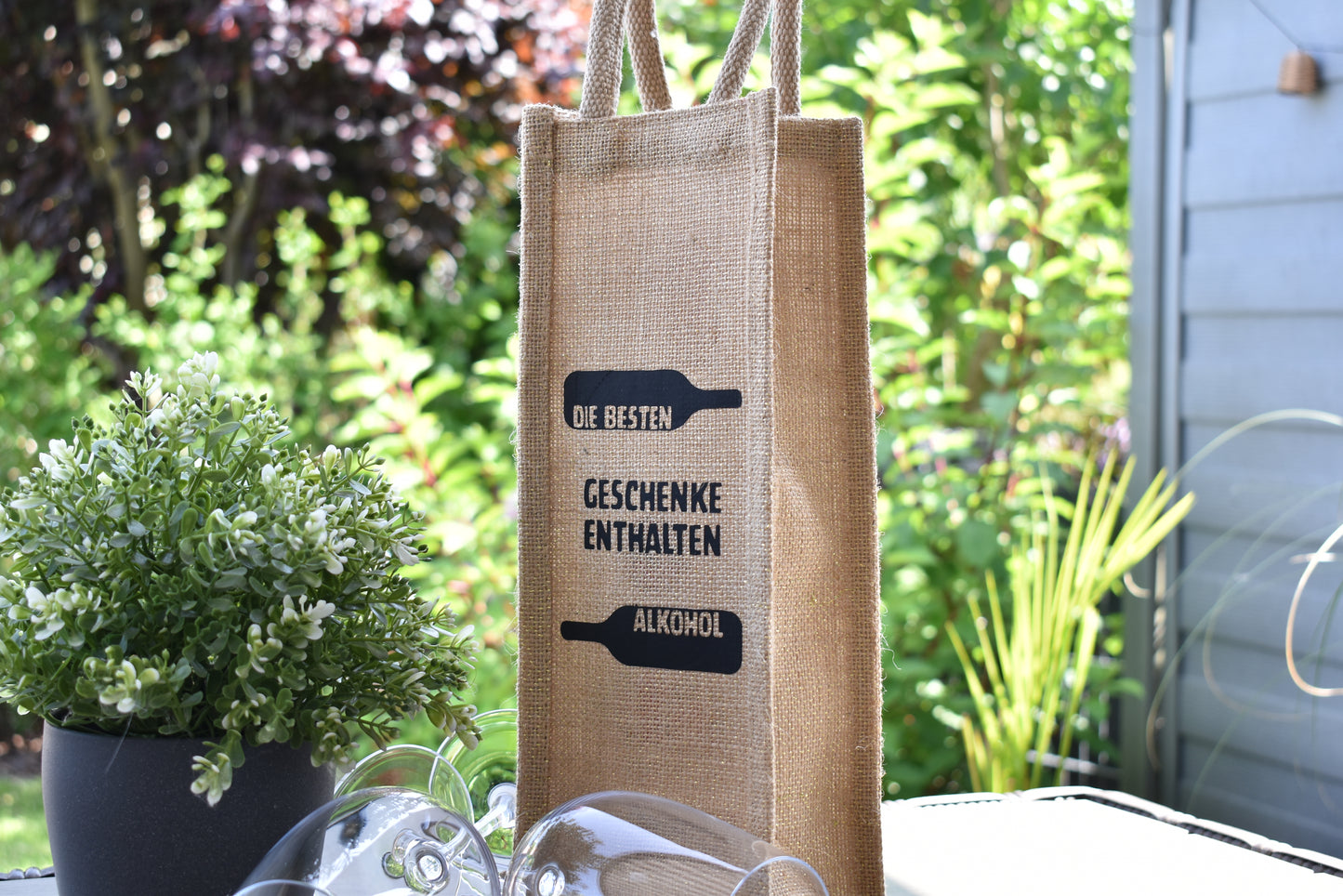 Flaschentasche zum Verschenken mit dem Spruch " Die besten Geschenke enthalten Alkohol", Tasche mit Goldschimmer