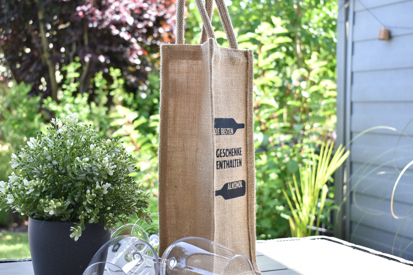 Flaschentasche zum Verschenken mit dem Spruch " Die besten Geschenke enthalten Alkohol", Tasche mit Goldschimmer