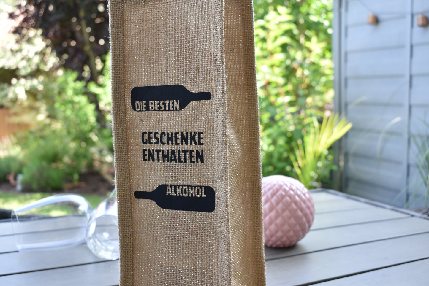 Flaschentasche zum Verschenken mit dem Spruch " Die besten Geschenke enthalten Alkohol", Tasche mit Goldschimmer