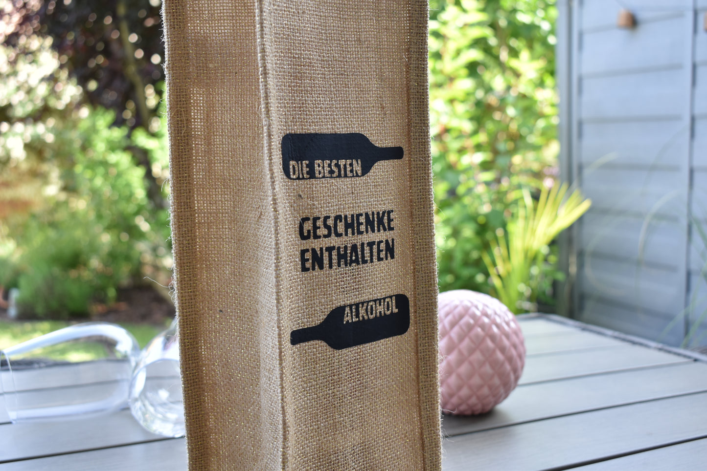 Flaschentasche zum Verschenken mit dem Spruch " Die besten Geschenke enthalten Alkohol", Tasche mit Goldschimmer