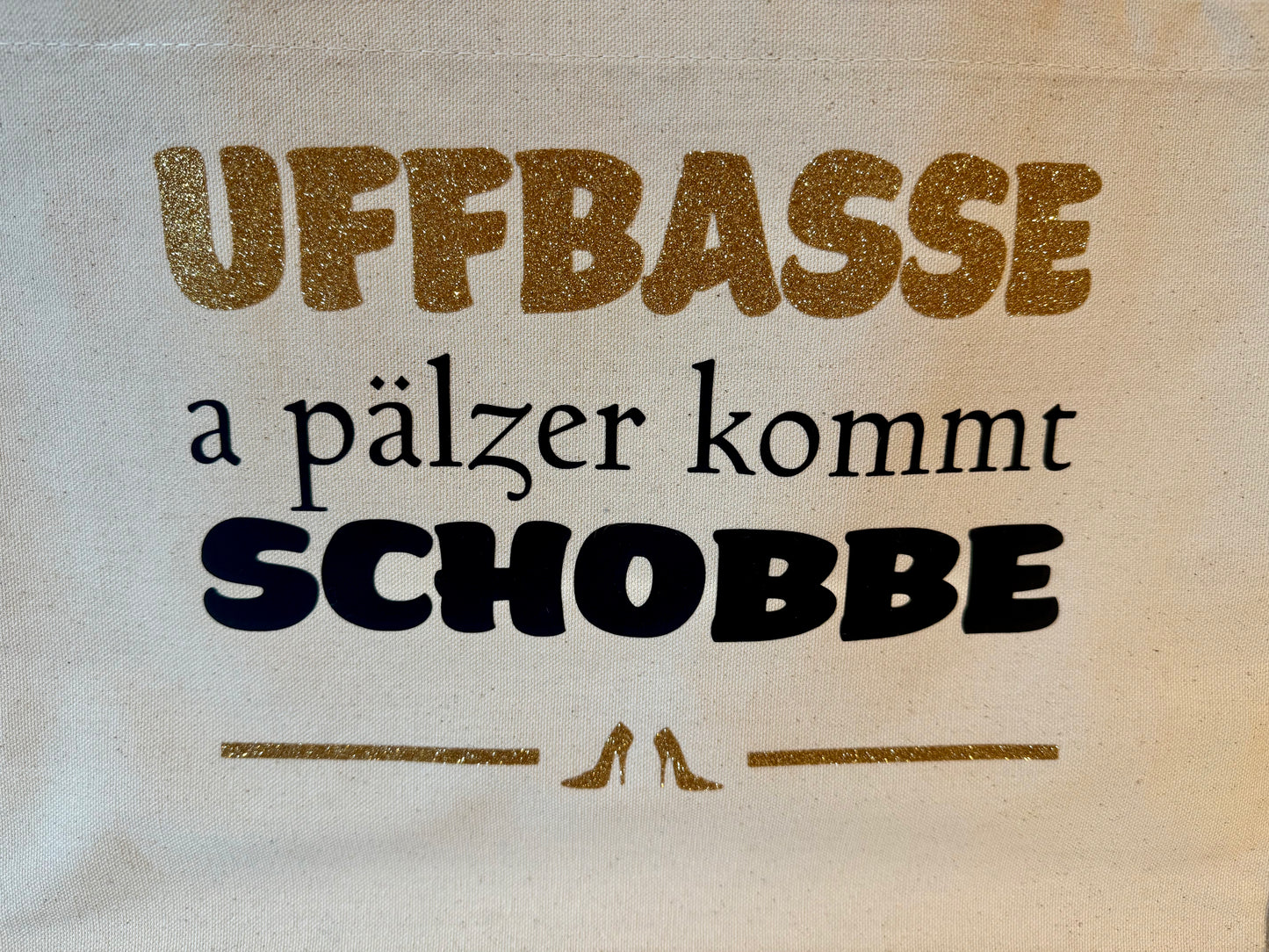 Pälzer Tasche mit Spruch „UFFBASSE – a Pälzer kommt Schobbe“ | Perfektes Geschenk für Pfalz-Fans & Weinliebhaber
