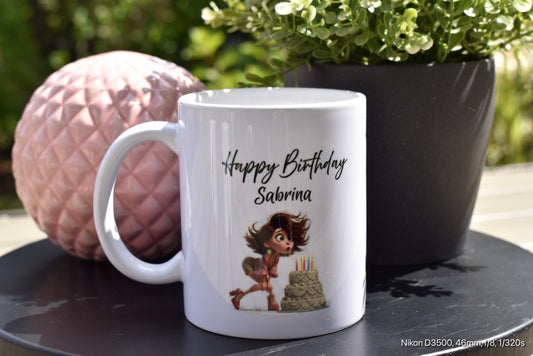 Personalisierte Tasse zum Geburtstag mit niedlicher Figur & Torte
